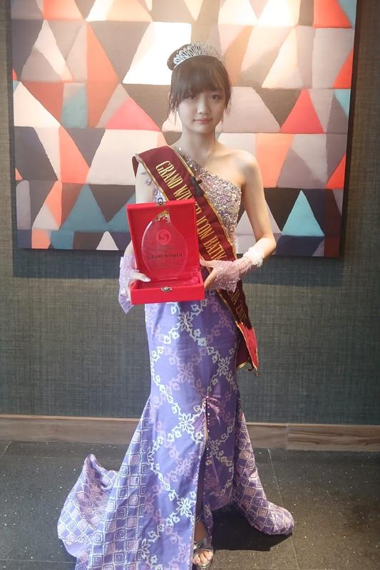 Finalis Asal Karawang Calysta Hellena Juara Ajang Pesona Batik Nasional 2025
