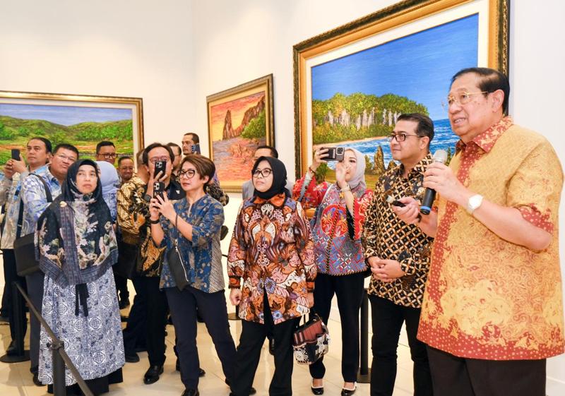 Sambut Kemenekraf di Cikeas Art Gallery, SBY Jelaskan Karya Lukisan, Musik, Puisi Hingga Novel